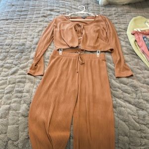 the cutest set, pictures don’t do justice!! never worn, only tried on!